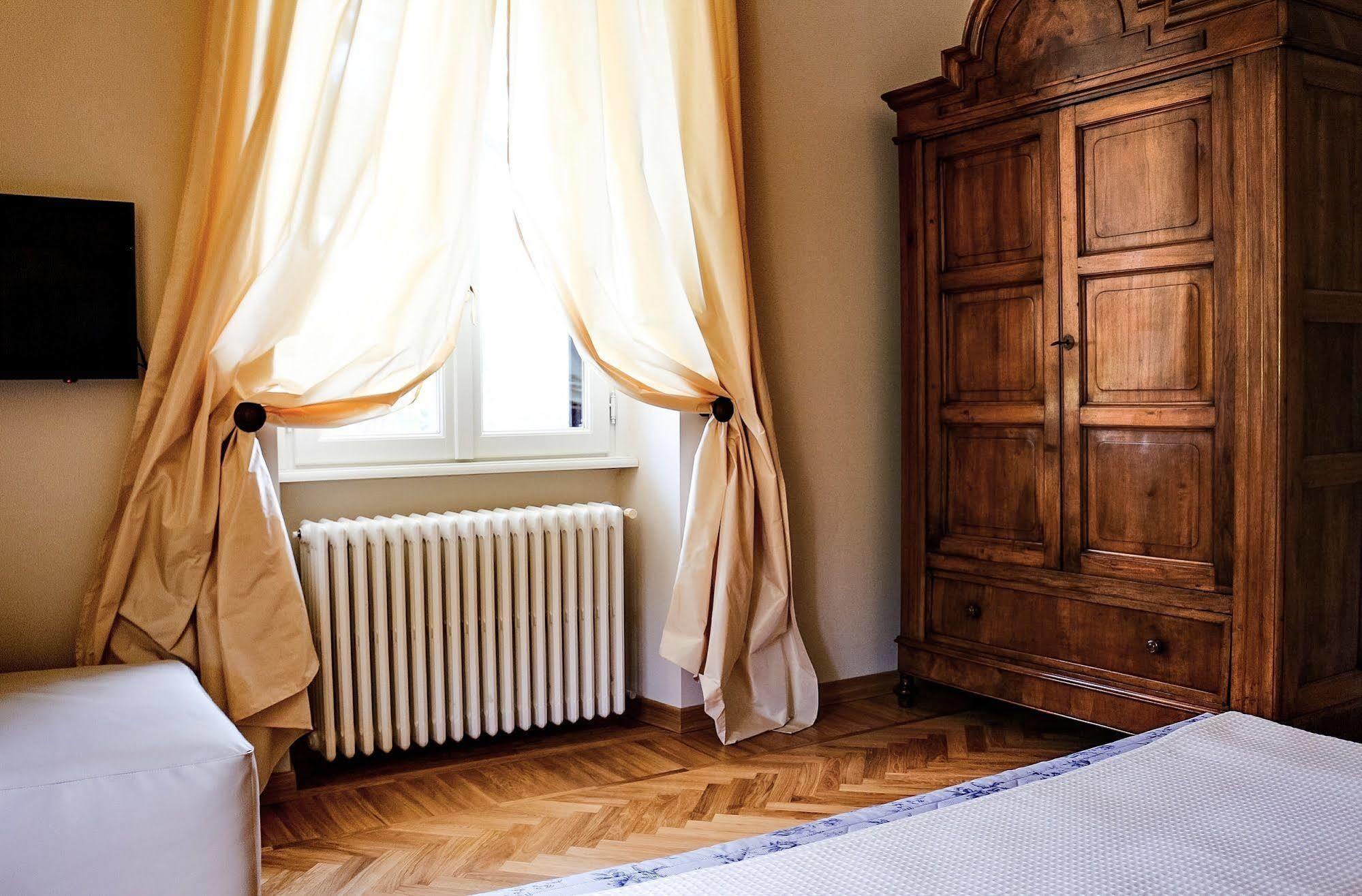 Villa Chiara B&B Biandronno Экстерьер фото