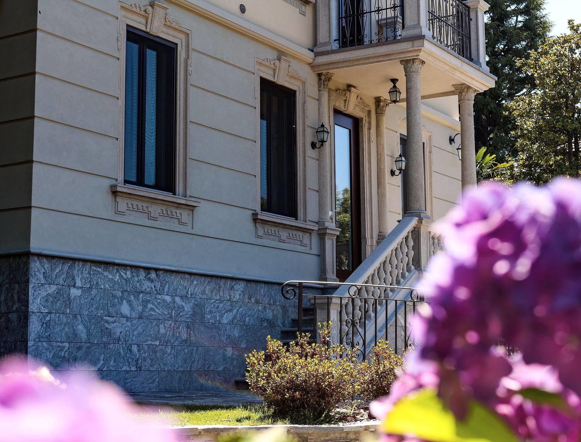 Villa Chiara B&B Biandronno Экстерьер фото